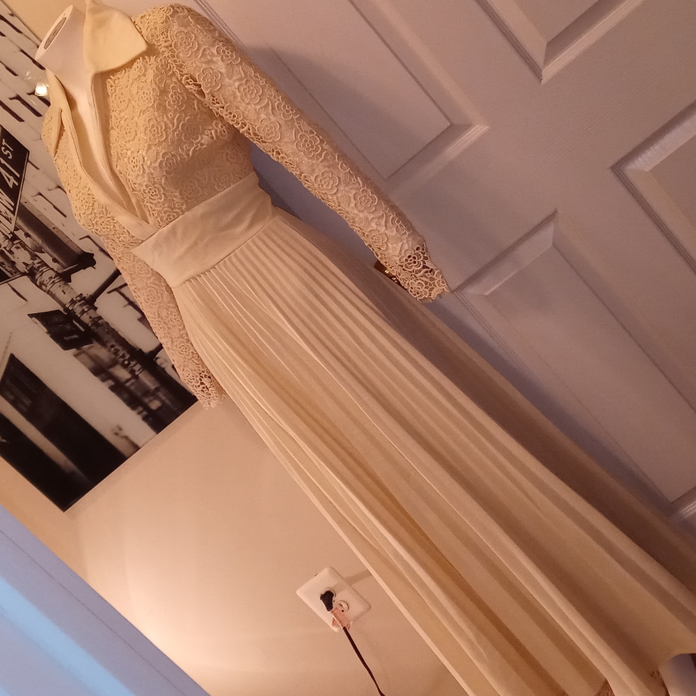 Lace vintage pleated dress